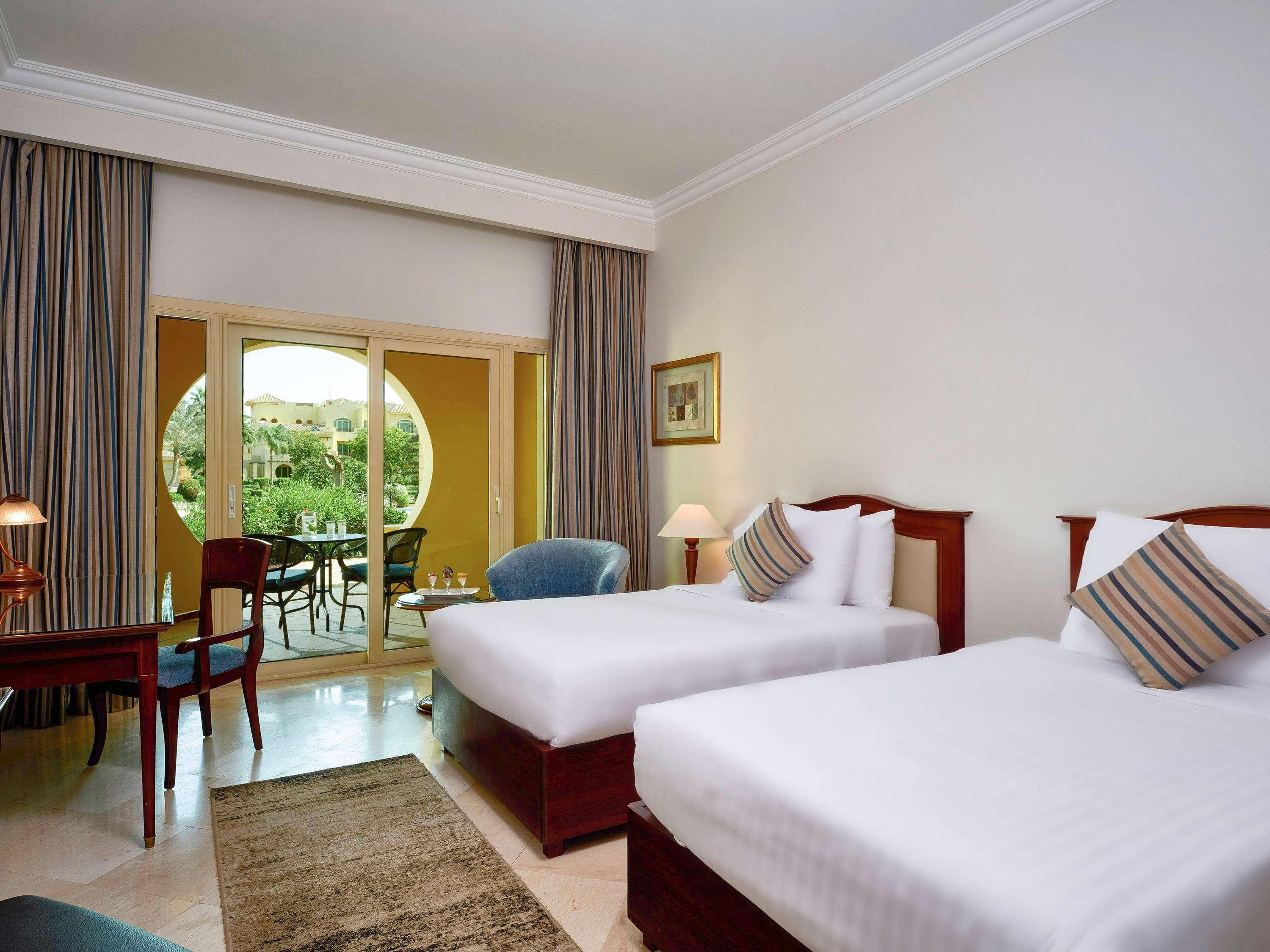 Moevenpick Hotel Cairo - Media City Giza Exterior photo A room at the hotel