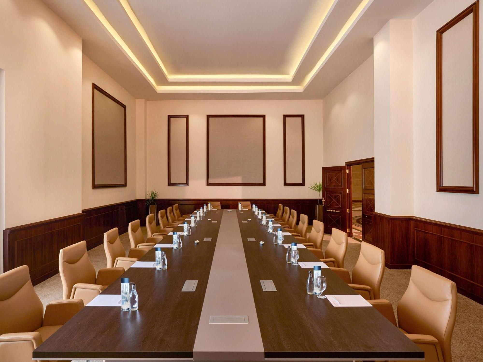 Moevenpick Hotel Cairo - Media City Giza Exterior photo Boardroom