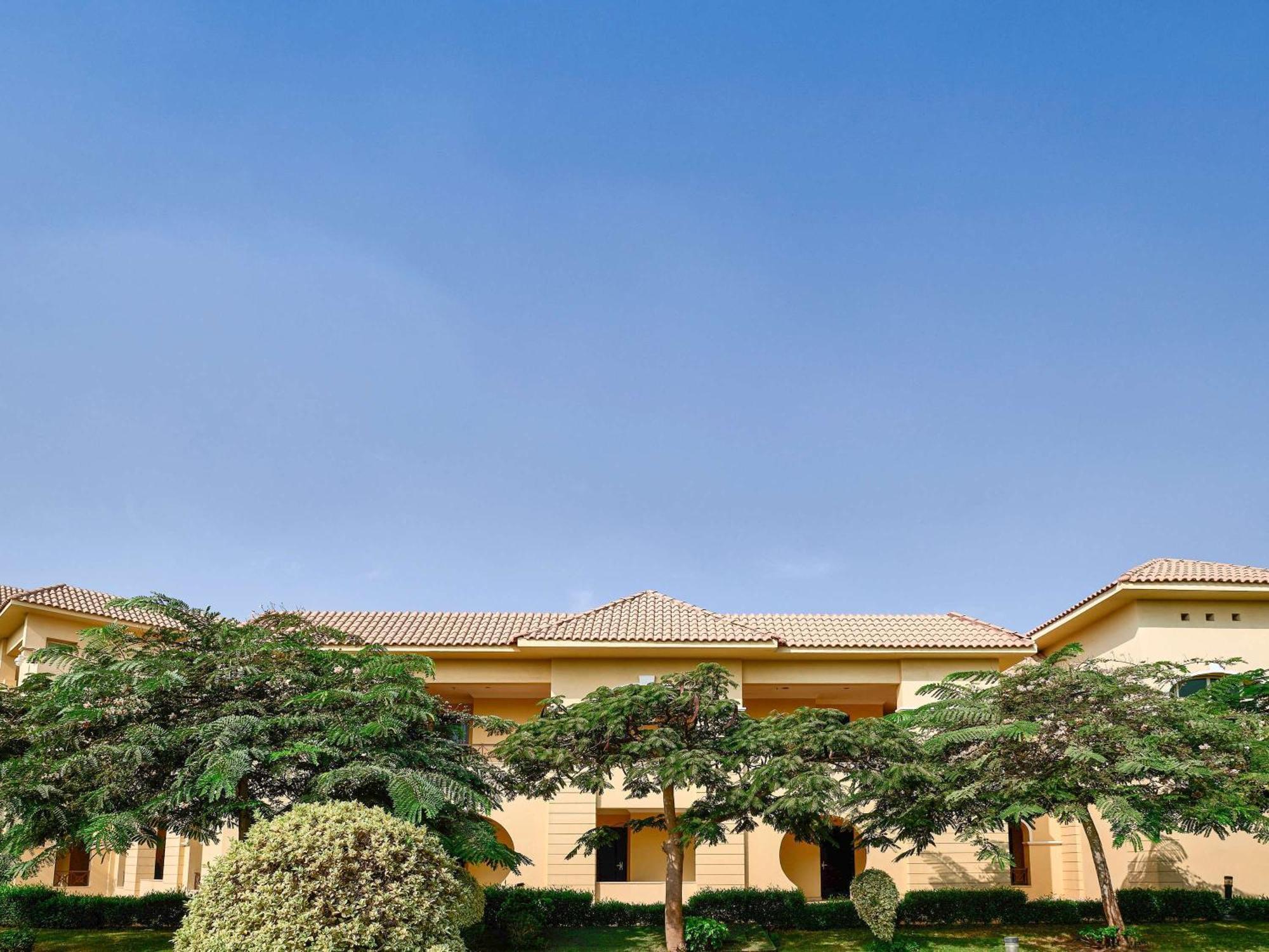 Moevenpick Hotel Cairo - Media City Giza Exterior photo The American University of Cairo