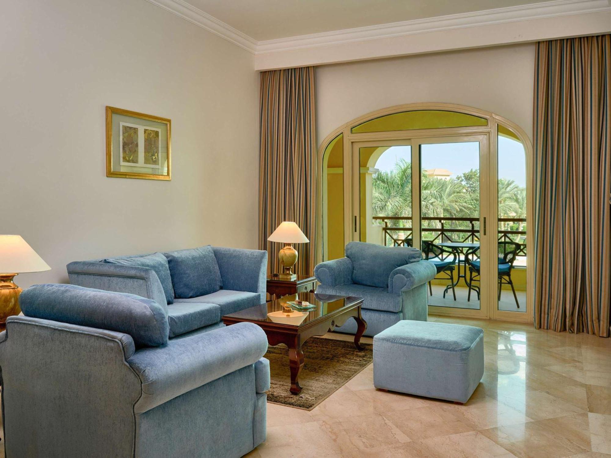 Moevenpick Hotel Cairo - Media City Giza Exterior photo Living room