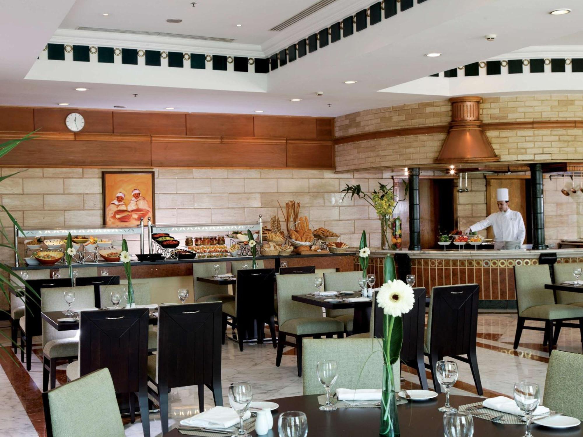Moevenpick Hotel Cairo - Media City Giza Exterior photo The restaurant