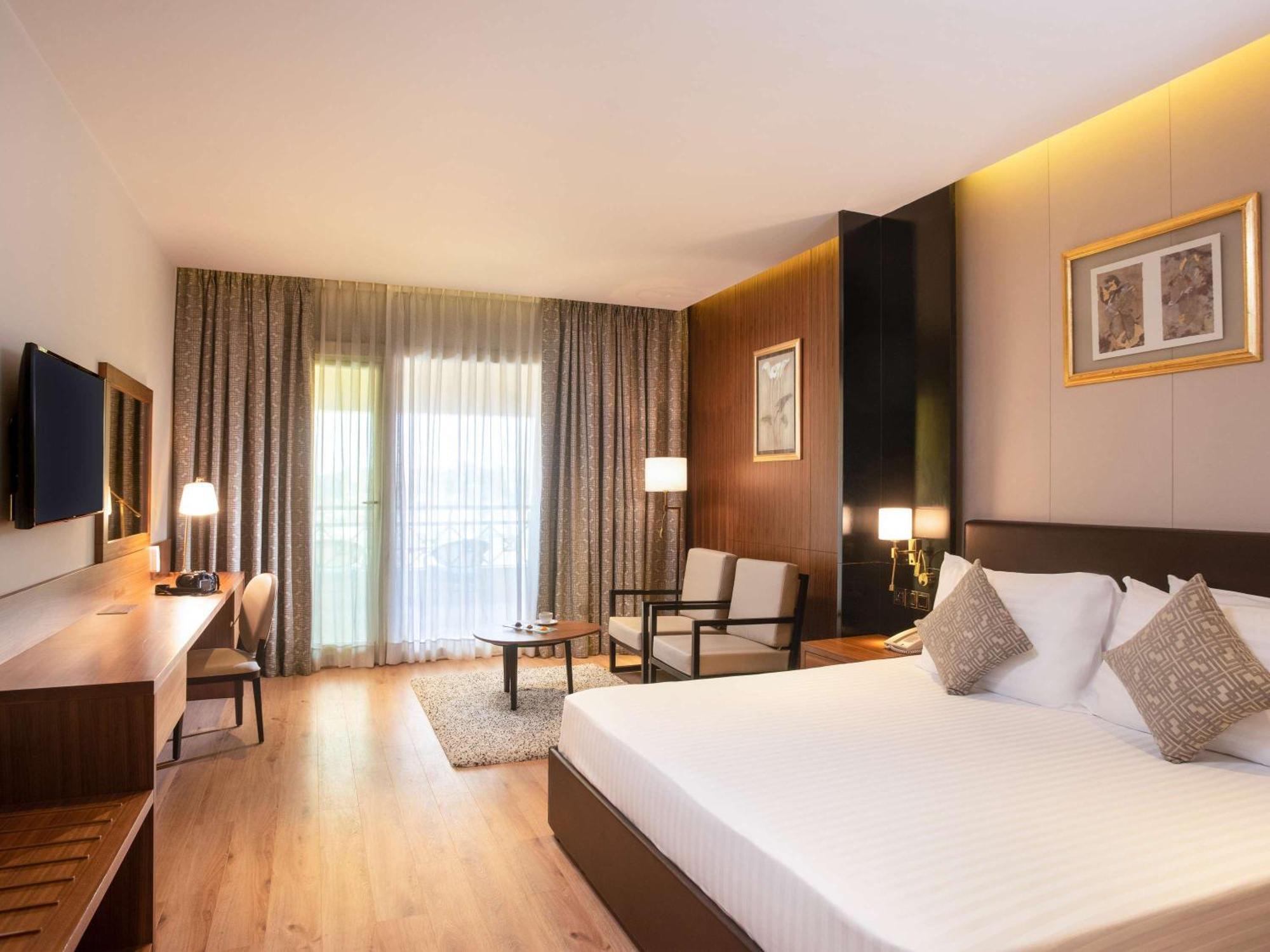 Moevenpick Hotel Cairo - Media City Giza Exterior photo A room at the hotel